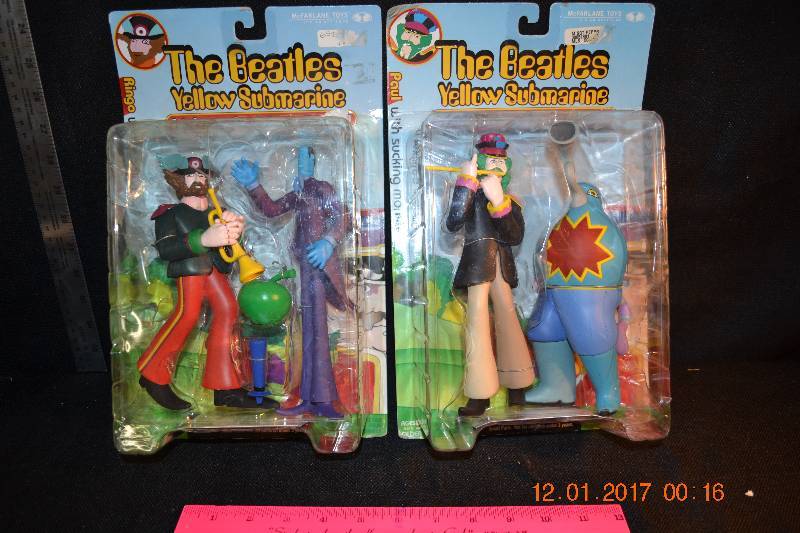 lot 67 image: The Bettles Yellow Submarine Sgt. Peppers Lonely Hearts Club Band