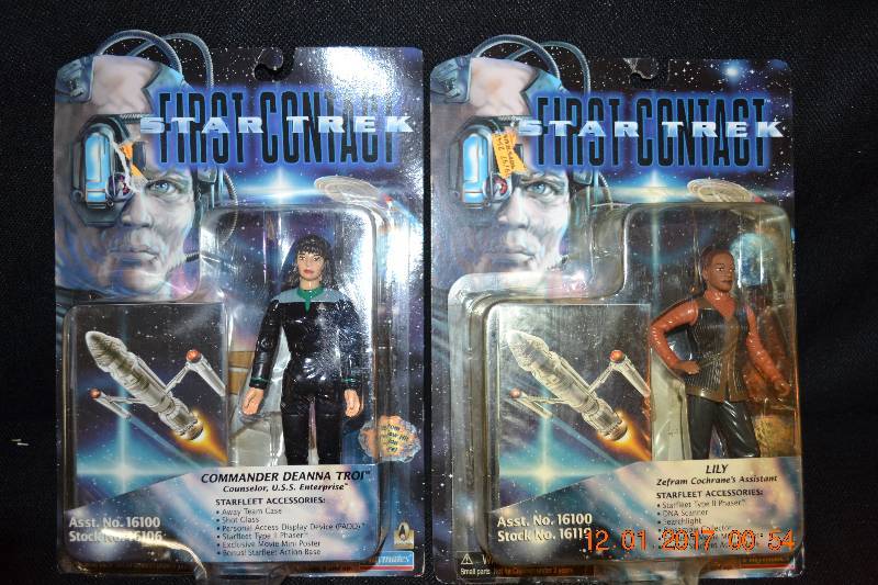 lot 74 image: STAR TREK First Contact Action Figures