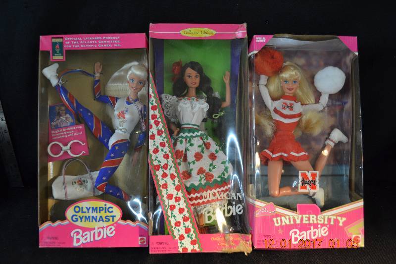 lot 81 image: 3 Mattel Barbies