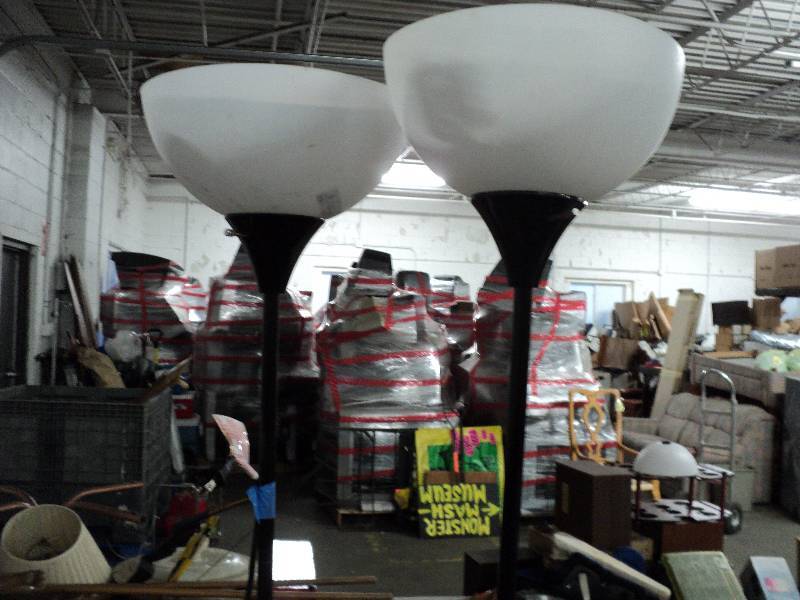 lot 4 image: 2 floor lamps...