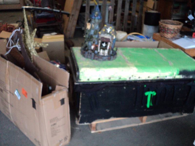 lot 43 image: Holiday pallet, christmas, easter, ...