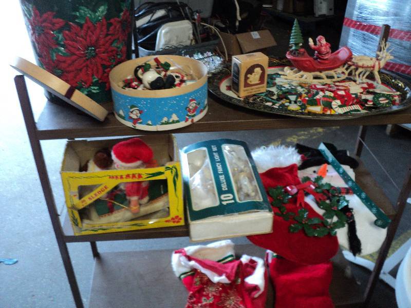 lot 64 image: box of vintage christmas dcor and...