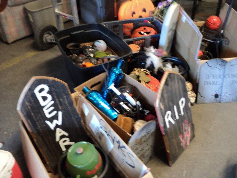 lot 65 image: several boxes of halloween dcor...