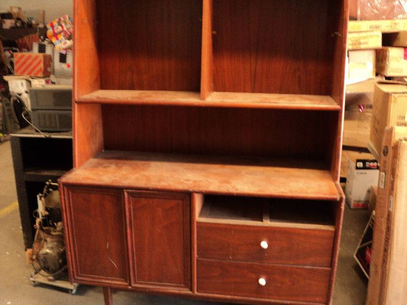 lot 75 image: wood hutch, missing 1 drawer...