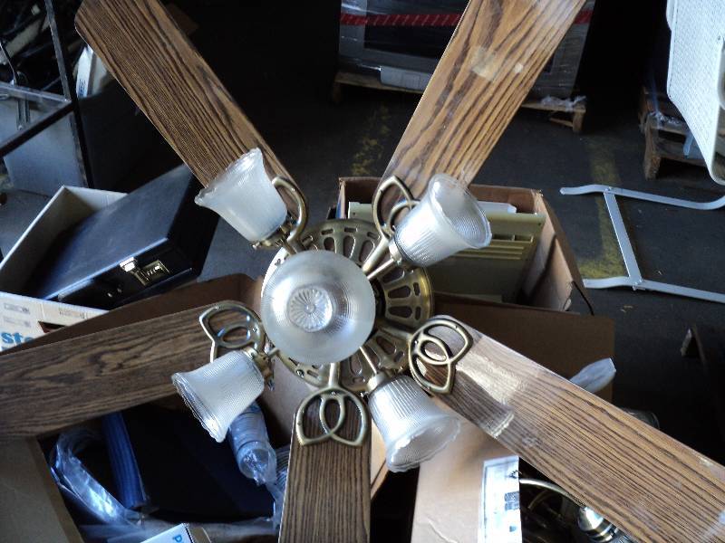 lot 83 image: 5 blade fan with 5 bulb light...