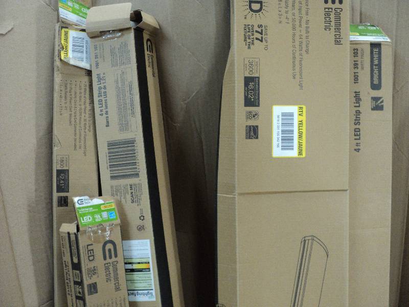 lot 146 image: 5 LED shop lights, 1 damaged...