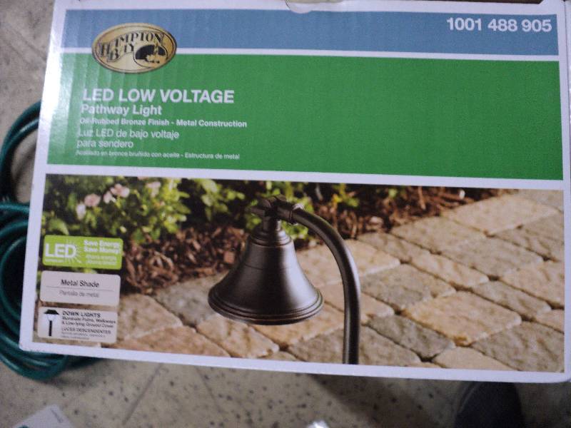 lot 179 image: 4 LED pathway lights...