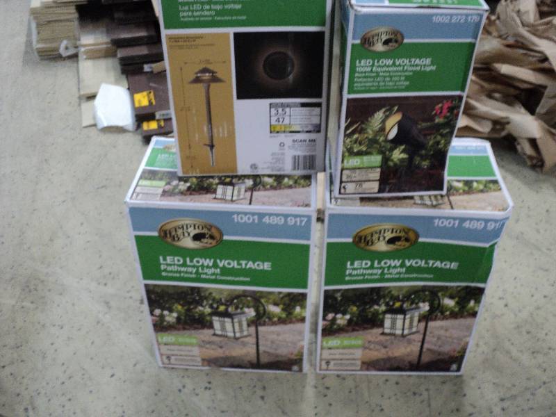 lot 180 image: 4 LED pathway lights, 3 different s...
