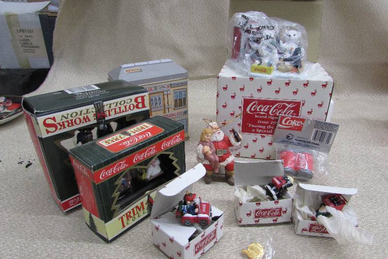 lot 125 image: COCA-COLA COLLECTIBLES, HOLIDAY ORNAMENTS
