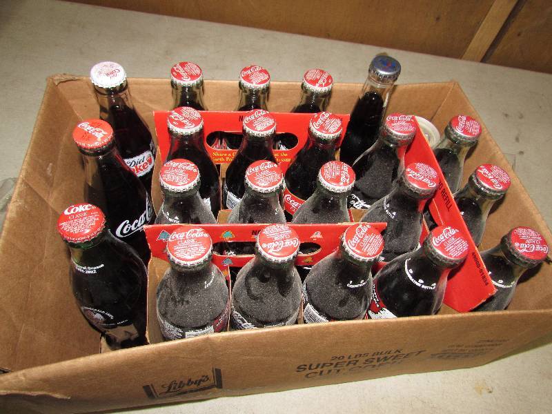 lot 138 image: COCA-COLA HOLIDAY COLLECTIBLE BOTTLES