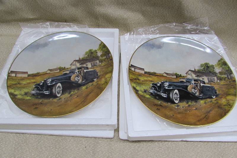 lot 161 image: NORTH DAKOTA AUTOMOBILE CLUB, FARGO, ND. 1930 LAWRENCE WELK, PAIR OF PLATES, NUMBERED