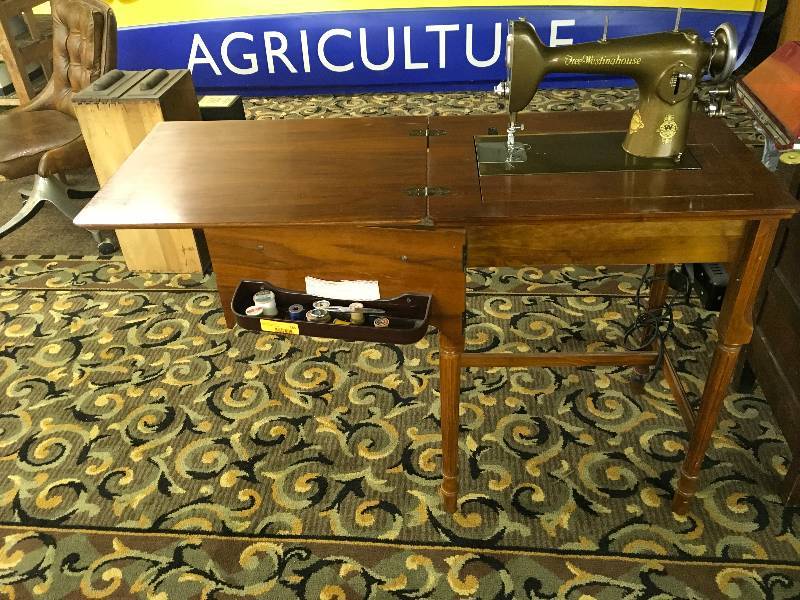 lot 185 image: VINTAGE FREE WESTINGHOUSE SEWING MACHINE IN CABINET