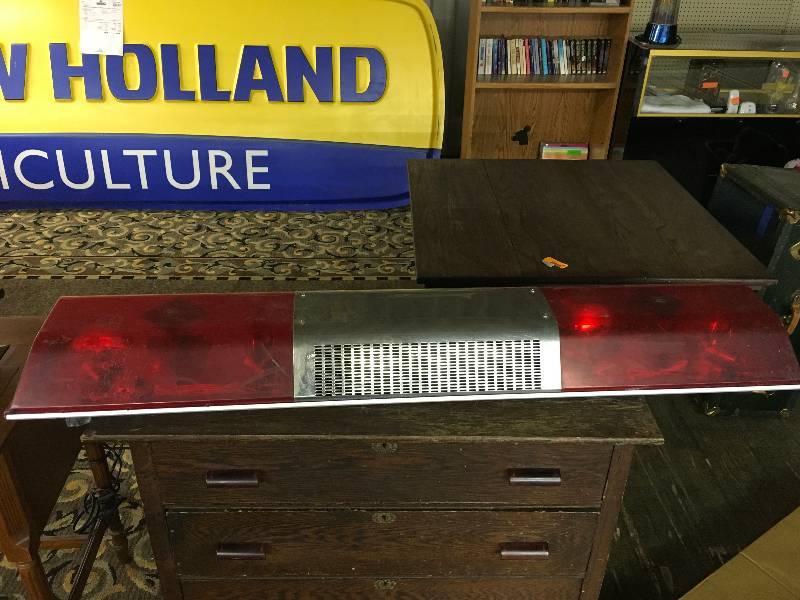 lot 186 image: OLDER LIGHT BAR