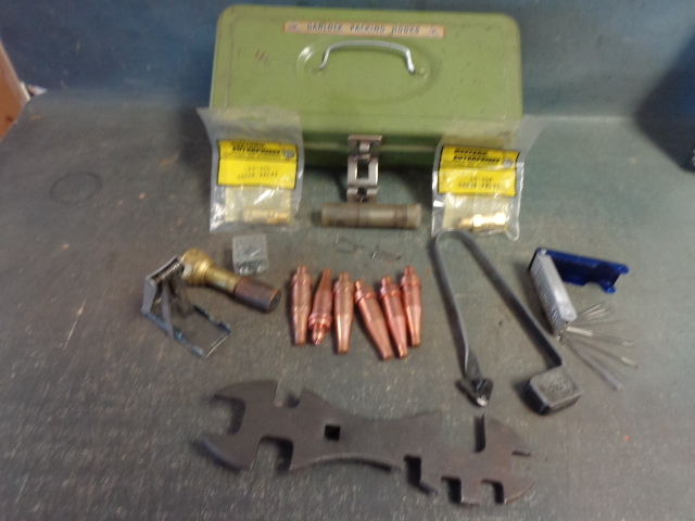 lot 35 image: Victor Cutting Torch Tips