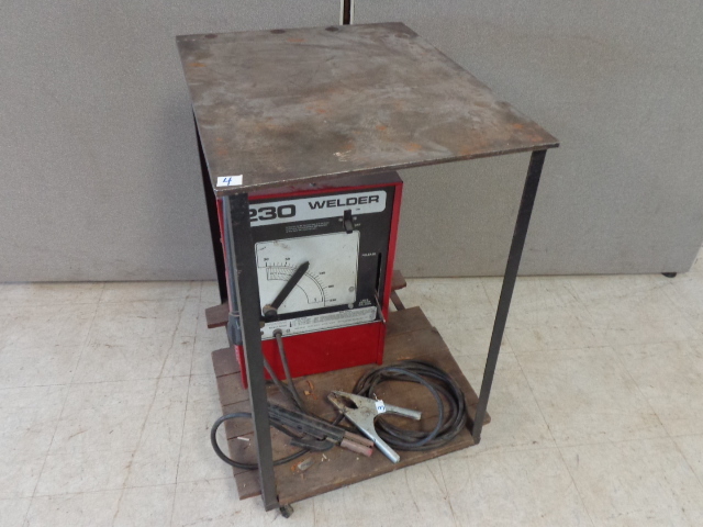 lot 4 image: Metal Cart