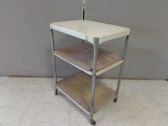lot 7 image: 3 shelf cart