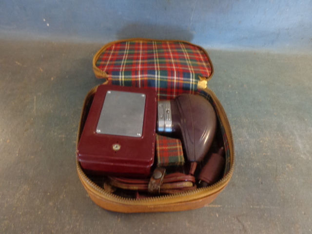 lot 97 image: Vintage Electric Travel Razor