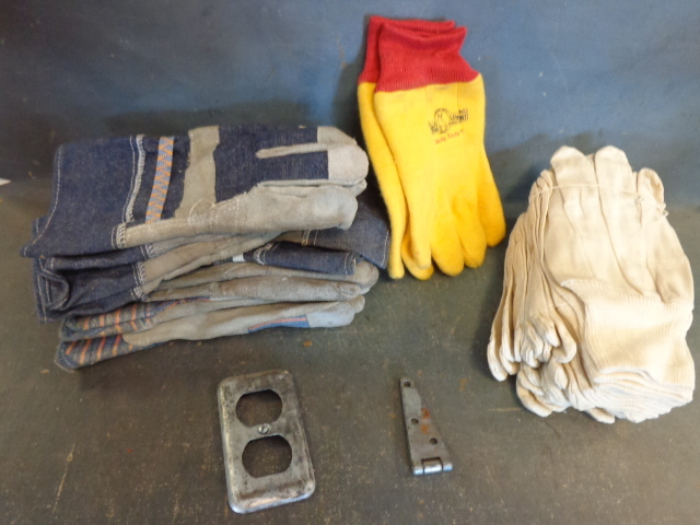 lot 102 image: Work Gloves