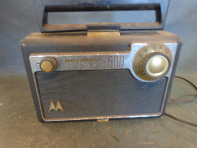 lot 109 image: Vintage AM Radio
