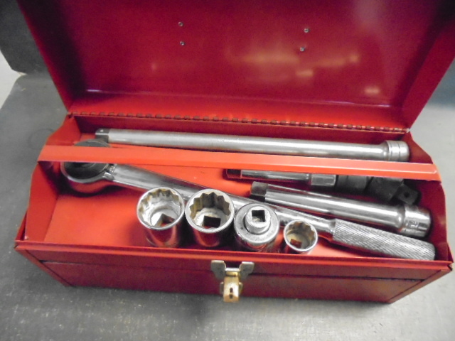 lot 59 image: Ratchet socket wrench and sockets