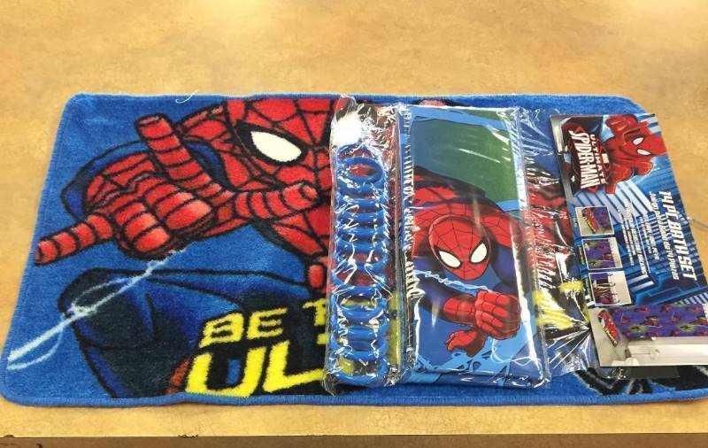 lot 52 image: New, Spiderman 14 piece bath set