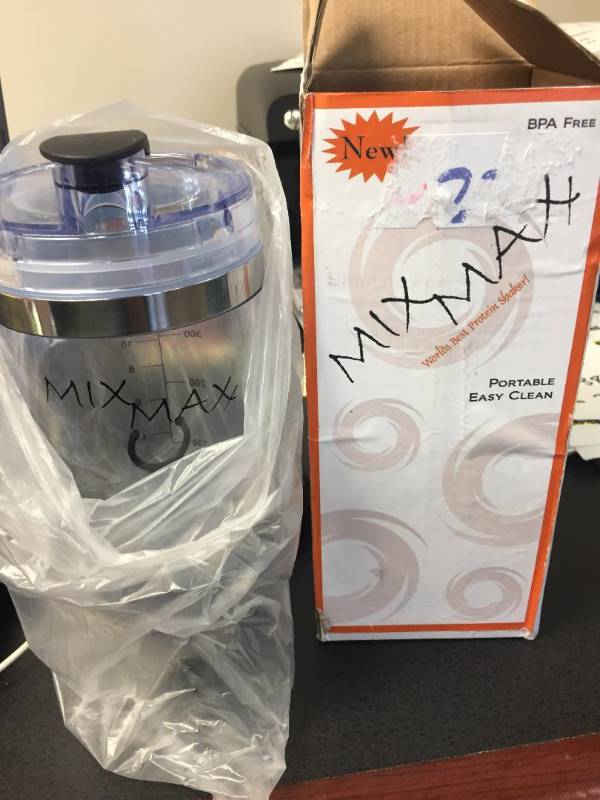 lot 177 image: New, damaged box Electric Blender Protein Shaker Vortex Mixer With Portable Motor Easy To Clean and Clear Measurement For Easy Use