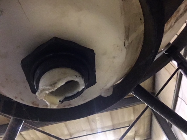 Large Water Reservoir - Spout Needs Repair