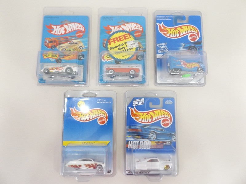 Lot of Vintage Carded Hot Wheels in Protectos