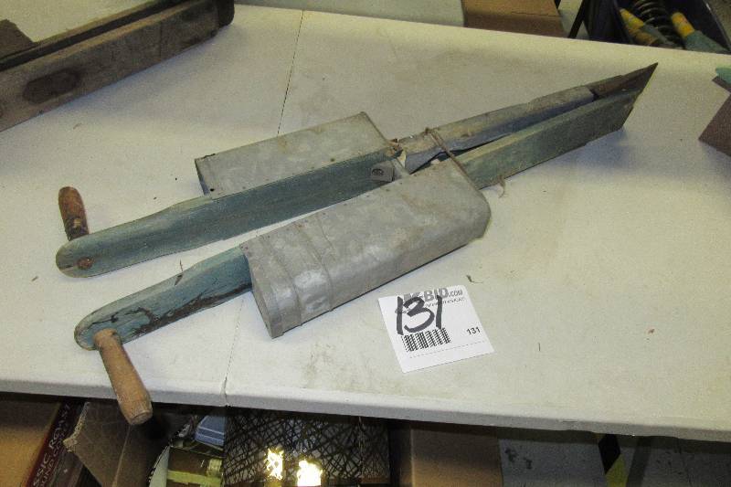 lot 131 image: Antique hand Seeder