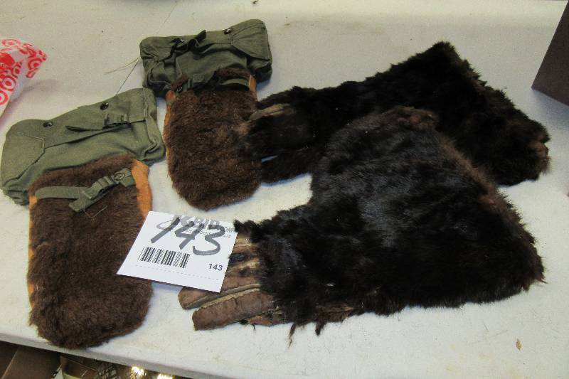 lot 143 image: 2 Pair of  gloves..