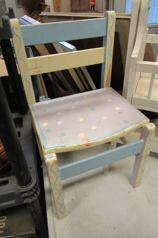 lot 6 image: Painted wood childs chair and swinging cradle