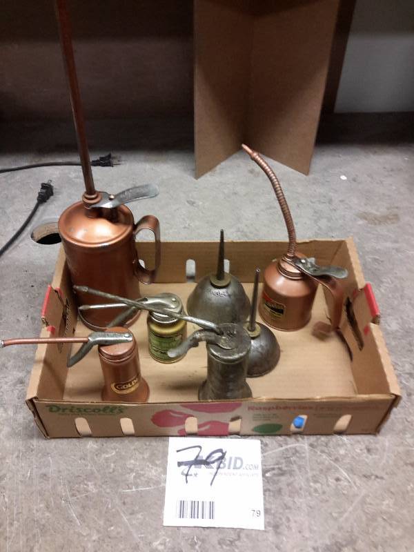 lot 79 image: Lot of oil cans as pictured