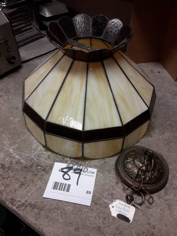 lot 89 image: Standford Slag Glass vintage lamp shade