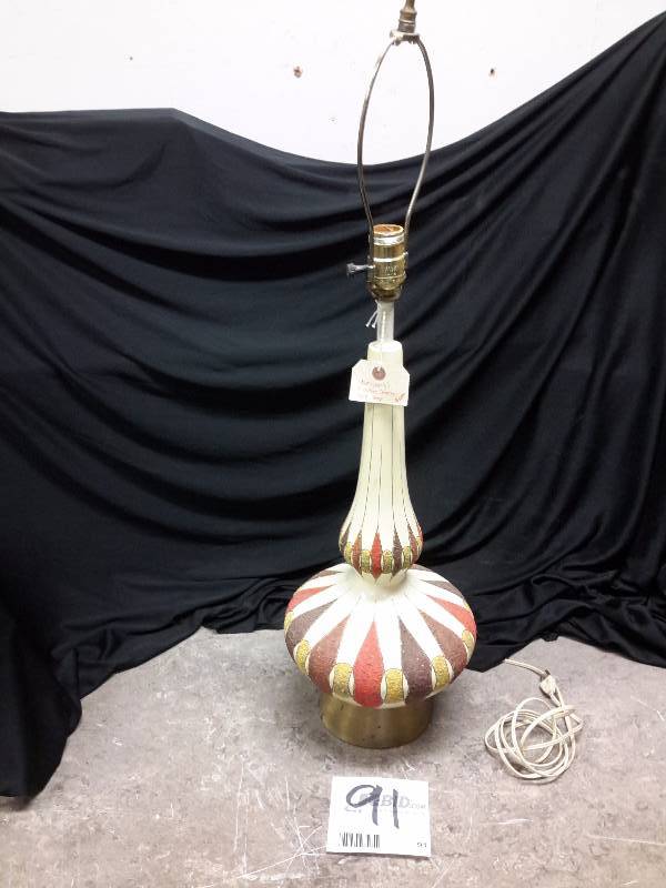 lot 91 image: Mid century table lamp.. No shade