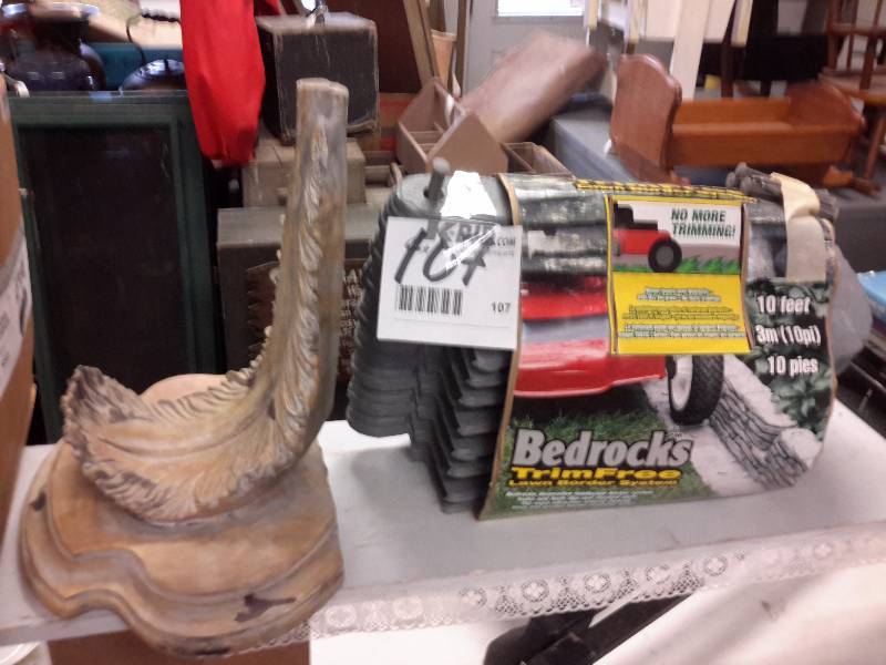 lot 107 image: 10 ft of Bedrocks Plastic Rock Trim  Feather style wall dcorshelf.