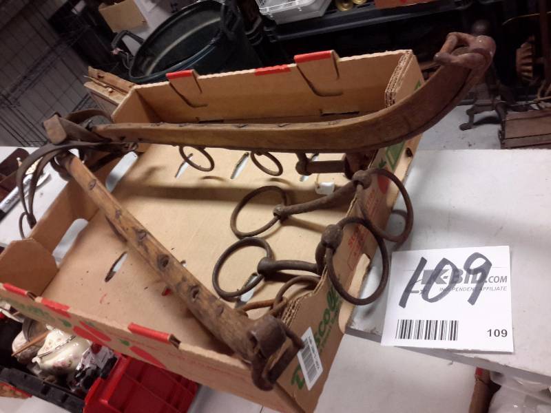 lot 109 image: Vintage Horse Hames and Hook up rings
