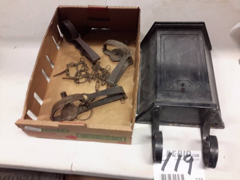 lot 119 image: Vintage Steel Mail box, 3 animal traps