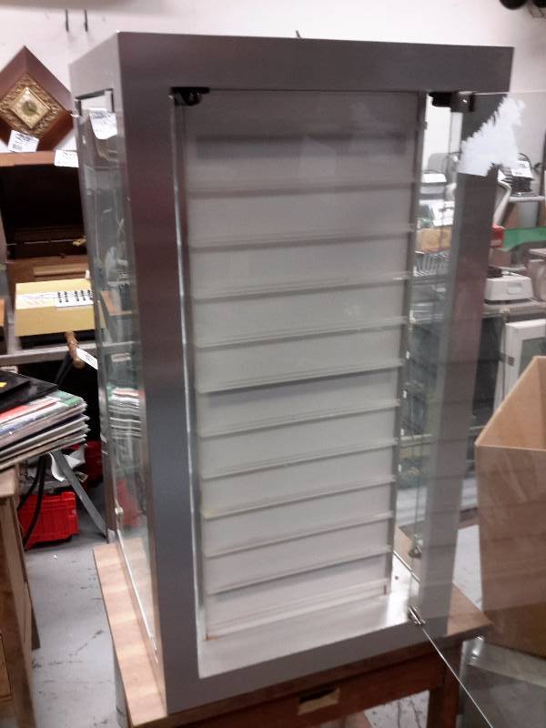 lot 11 image: Rotating Display Case Glass and Chrome