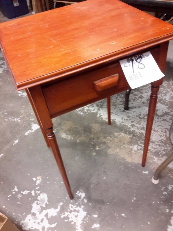 lot 18 image: Nice occasionalside table