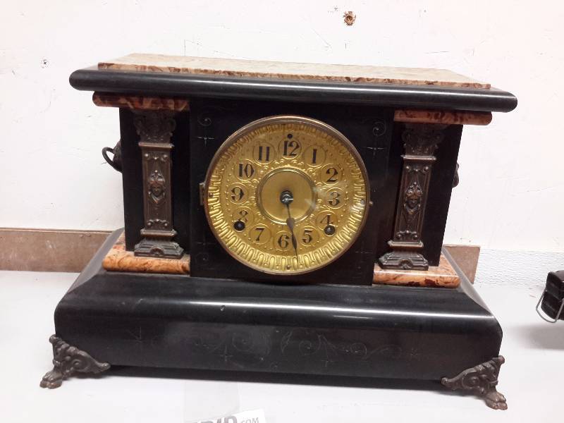 lot 33 image: Simulated stonemarble Antique Style Mantel clock.