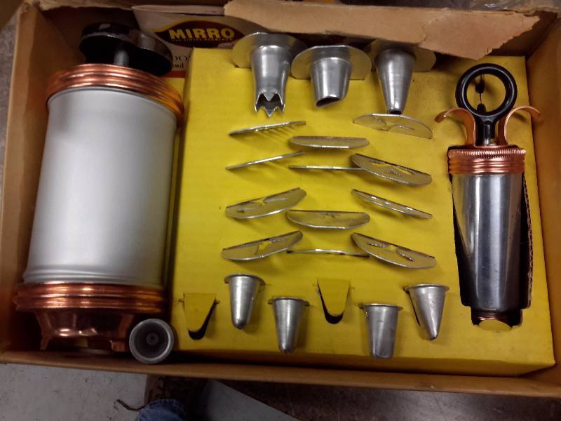 lot 45 image: MIRRO, Cookie Press and decorator set