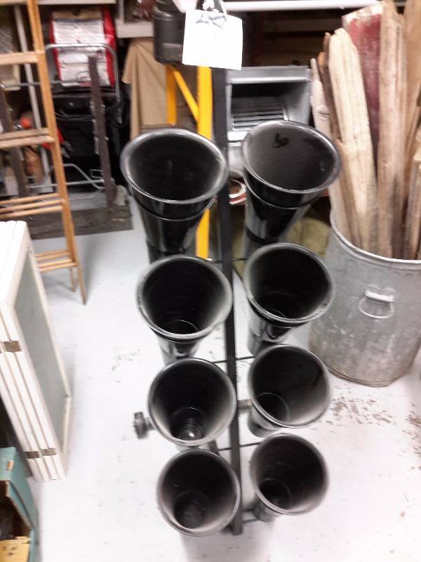 lot 48 image: 8 plant container stand..