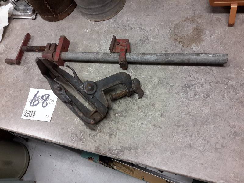lot 68 image: Saw blade sharpening vise  24in clamp