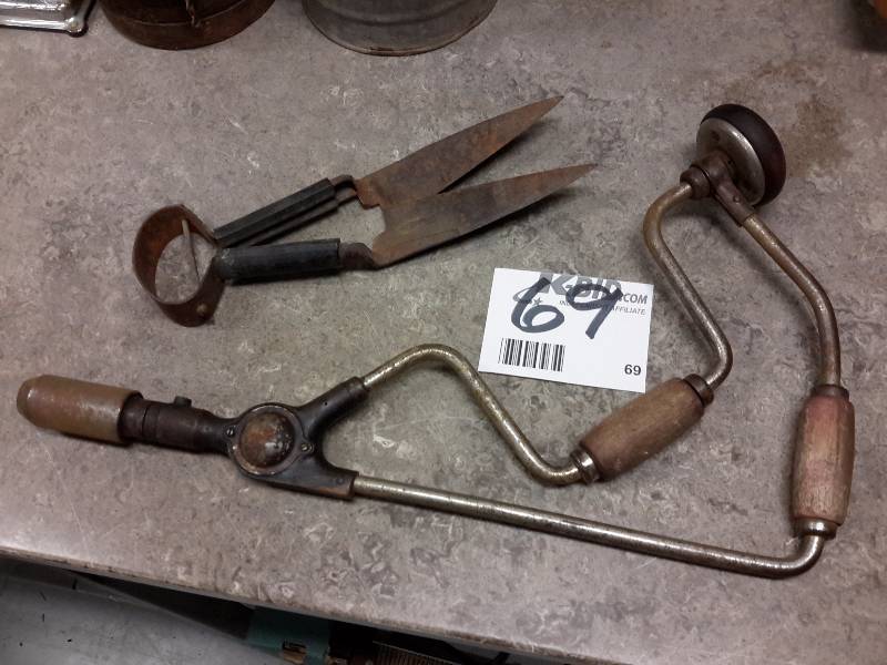 lot 69 image: Off set Brace and hand clipper