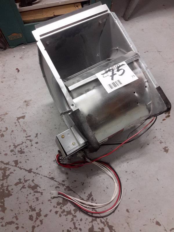 lot 75 image: Squirrel Cage Fan Looks new