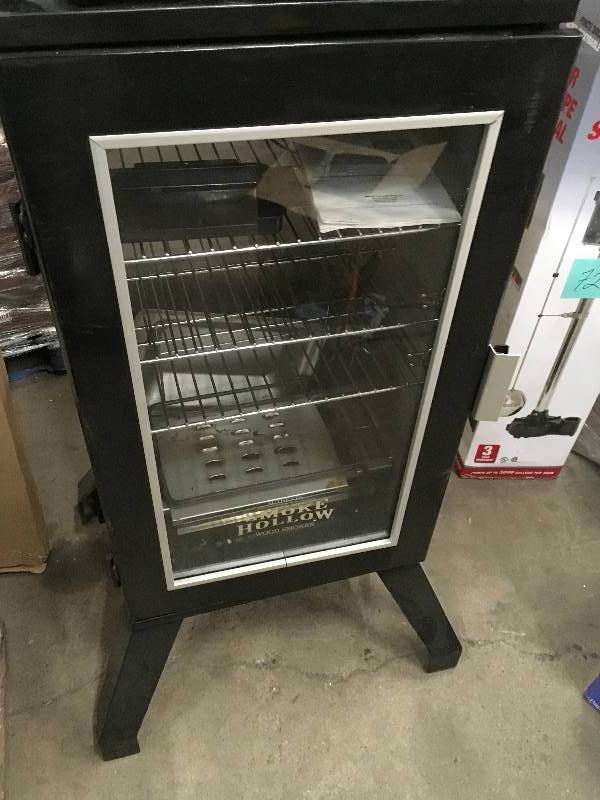 lot 33 image: Smoke Hollow Digital Electric Smoker used in working conditions