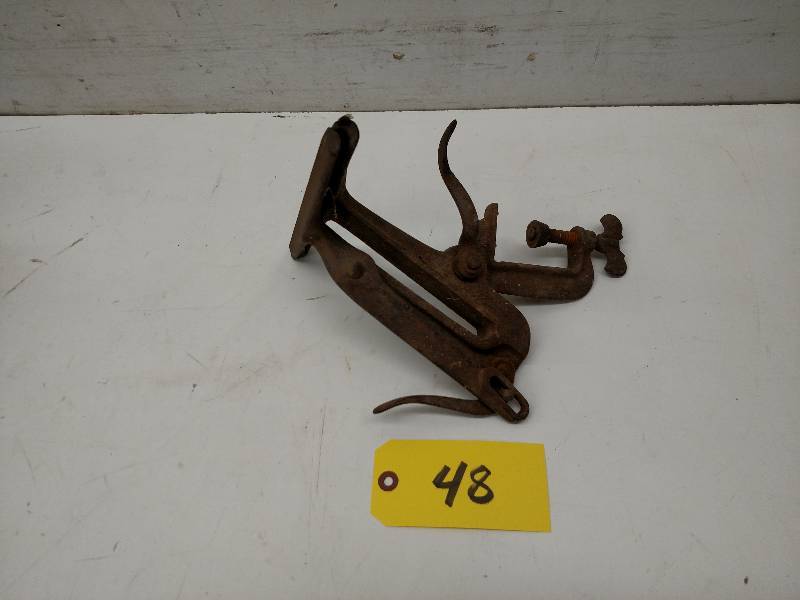 lot 48 image: 9 12 Clamp-On Vise...