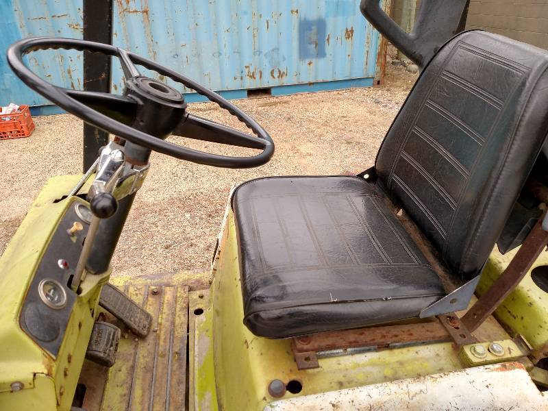 lot 2 image: Clark C500Y30 Forklift, 3000 lb. Ca...