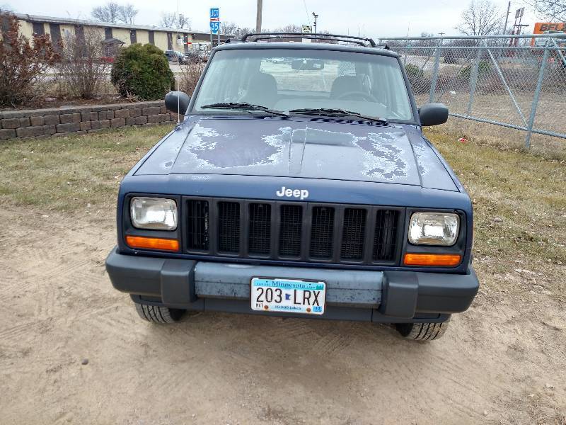 lot 1 image: 1997 Jeep Cherokee Sport, 4.0 Liter...