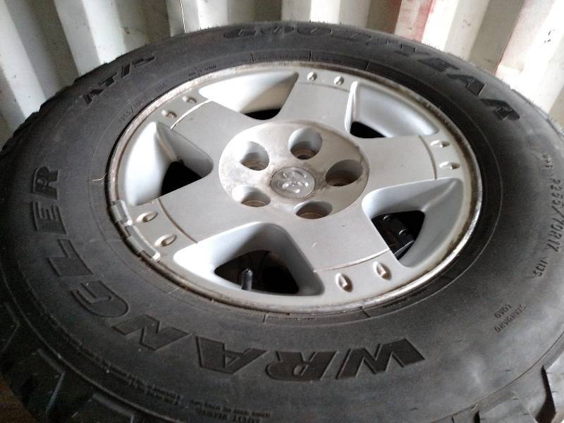 lot 119 image: (4) Dodge Ram 1500 Aluminum Rims wi...
